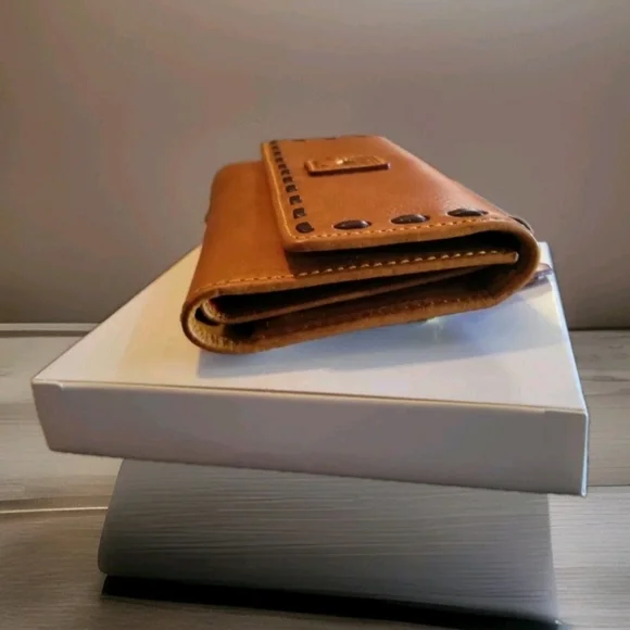 Dooney & Bourke Florentine Leather Natural Wallet NWT FINAL MARKDOWN - Picture 12 of 13